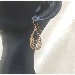 Vintage Gold Tone Teardrop Filigree Dangle Earrings